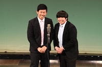 漫才を披露する巨匠。