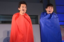 新衣装の披露直前のテツandトモ。