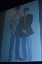 芸人として最初に撮影されたナインティナインの宣材写真。岡村（右）は自身が着ているジャケットについて「吉本の女性の社員さんから借りたもの」と振り返った。