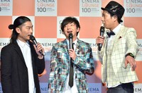 パンサー。ラウンジのある店舗は、以前尾形（右端）が「ロンドンハーツ」でドッキリを仕掛けられた場所だという。