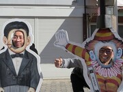 浅草を満喫するジョブズとメンディー。