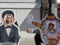 浅草を満喫するジョブズとメンディー。