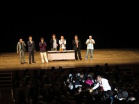 プレゼントを渡しに行き、かつてのバイト仲間に会ったU字工事。