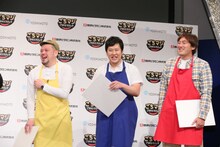 野性爆弾・川島、アームストロング安村、石井一久（左から）。