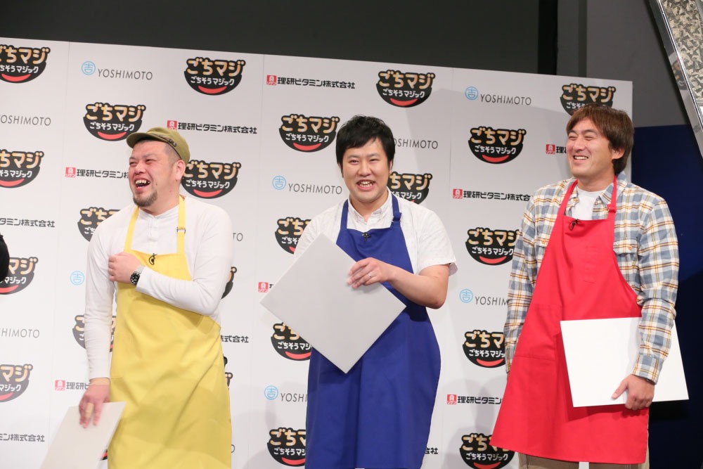 野性爆弾・川島、アームストロング安村、石井一久（左から）。