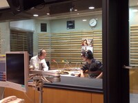 収録中のあばれる君。