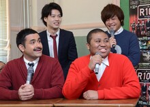 デニス（前列・後列左の2人）とマテンロウ。