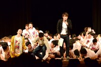 優勝者を発表する際、フルーツポンチ村上（中央）が「優勝はザ・ドリフターズです！」とボケて全員がずっこけた瞬間。