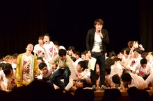 優勝者を発表する際、フルーツポンチ村上（中央）が「優勝はザ・ドリフターズです！」とボケて全員がずっこけた瞬間。