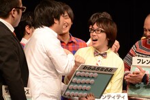 わらふぢなるおの優勝を我がことのように喜ぶアイデンティティ見浦。