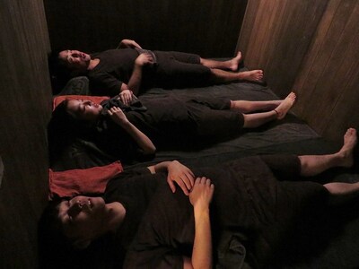 「えがお∞（むげんだい）プロジェクト チーモンチョーチュウとスパで一緒にリラックス」の様子。