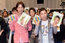 「ナインティナインのオールナイトナイトニッ本 vol.6」の発売記念イベントに出演したナインティナインと、会場に集ったリスナーたち。