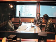 ラジオ番組「ハライチの岩井ラジオ、時々、澤部」（TOKYO FM）収録中のハライチ。