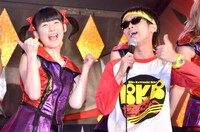 BKBと、ももちこと嗣永桃子（左）。