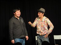 2月24日、東京・渋谷シアターDにて行われたアームストロングのトークライブ「トークストロング～ぜひきてください～」の様子。