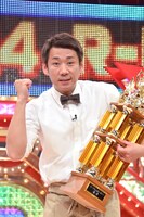 「東洋水産R-1ぐらんぷり2014」で優勝したやまもとまさみ。