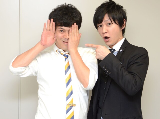 流れ星。持ちギャグ「ハーフ＆ハーフ」を披露しているのがちゅうえい（左）、右が瀧上。