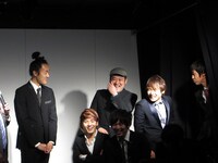 イベントの途中、なんとかユニットに入れてもらおうとする大上。