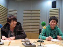 嬉しそうに取材に答えるウーマンラッシュアワー。