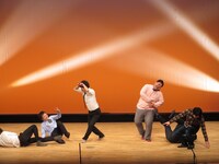 ちゅうえいのギャグに大喜びする喜び組。