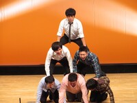 ちゅうえいのためにピラミッドを作る喜び組。