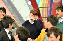 オンエアバトルへの思いを語りながら感極まるニッチェ近藤（中央）。