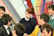 オンエアバトルへの思いを語りながら感極まるニッチェ近藤(中央)。
