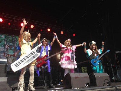 美女♂menZ。右から2人目が桜塚やっくん。