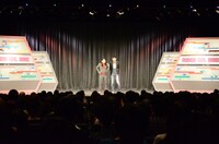 POISON GIRL BAND。会場は満席で男性客も多く、立ち見が出るほどの盛況ぶりだった。