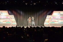 POISON GIRL BAND。会場は満席で男性客も多く、立ち見が出るほどの盛況ぶりだった。