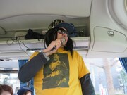 Mr.都市伝説の恰好で現れたRG。