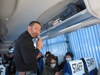 参加者に英語を教えてもらいながら、英語で注意を促すスティーブ・ジョブズ。