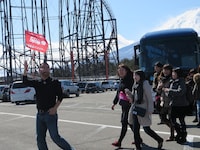 参加者を先導するスティーブ・ジョブズ。