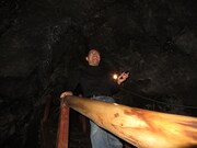 地獄穴で洞窟あるあるを歌うスティーブ・ジョブズ。