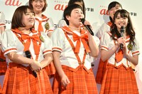 「モリ娘。」初ライブを成功させた、（手前左から）森三中・黒沢、大島と、モーニング娘。'14の道重さゆみ。