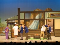 吉本新喜劇「最期のおじいちゃん孝行」(c)吉本興業