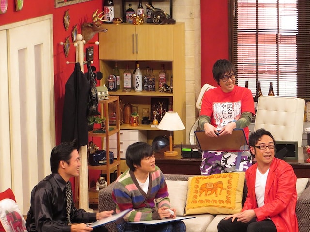 「ウレロ☆未体験少女」DVD豪華版用新作特典映像で大喜利を行ったウレロメンバー。