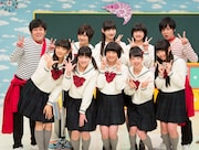 「エビ中★グローバル化計画」に出演する私立恵比寿中学と、MCの流れ星(両端)。(c)TOKYO MX