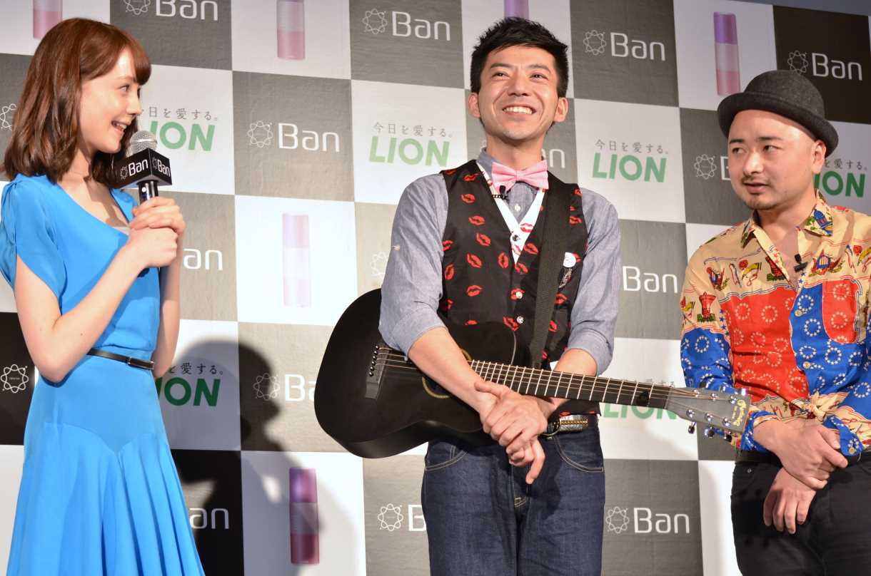 どぶろっくと、トリンドル玲奈（左）。トリンドルに対して江口（右）は「本気で食べちゃいたい」と肉食的な欲望を隠さず、森（中央）に「怖ぇーよ！」とツッコまれていた。