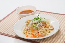 犬の心いけや考案の「沖縄つけそば」。