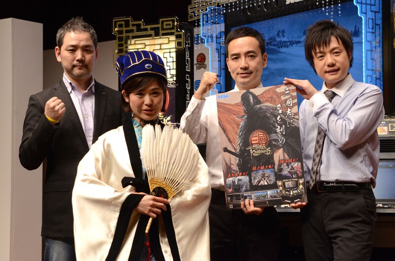 「THE WORLD of THREE KINGDOMS」のプレス向け発表会に出席したかもめんたる（右）。