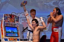 ゲームの勝利に喜ぶロバート。