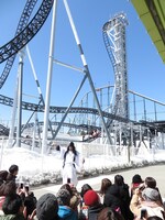 「MMRGミステリーバスツアー 富士山に異常事態!?　富士山あるあるを緊急調査せよ！」の一場面。