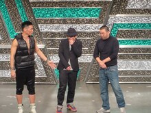 レイザーラモンのネタ作りに協力したどきどきキャンプ佐藤（中央）。