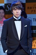 男前4位のウーマンラッシュアワー村本。