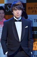 男前4位のウーマンラッシュアワー村本。