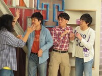 「コントな奴ら」のコント「動画な奴ら」。