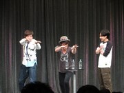 下田美咲のコールを板倉に伝授しようとする淳と森本。