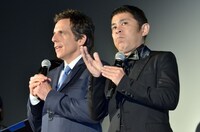 ナインティナイン岡村（右）と、ベン・スティラー（左）。