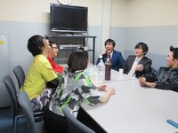 「ウレロ☆未体験少女」第11話「君が思えば、現れる」反省会の様子。